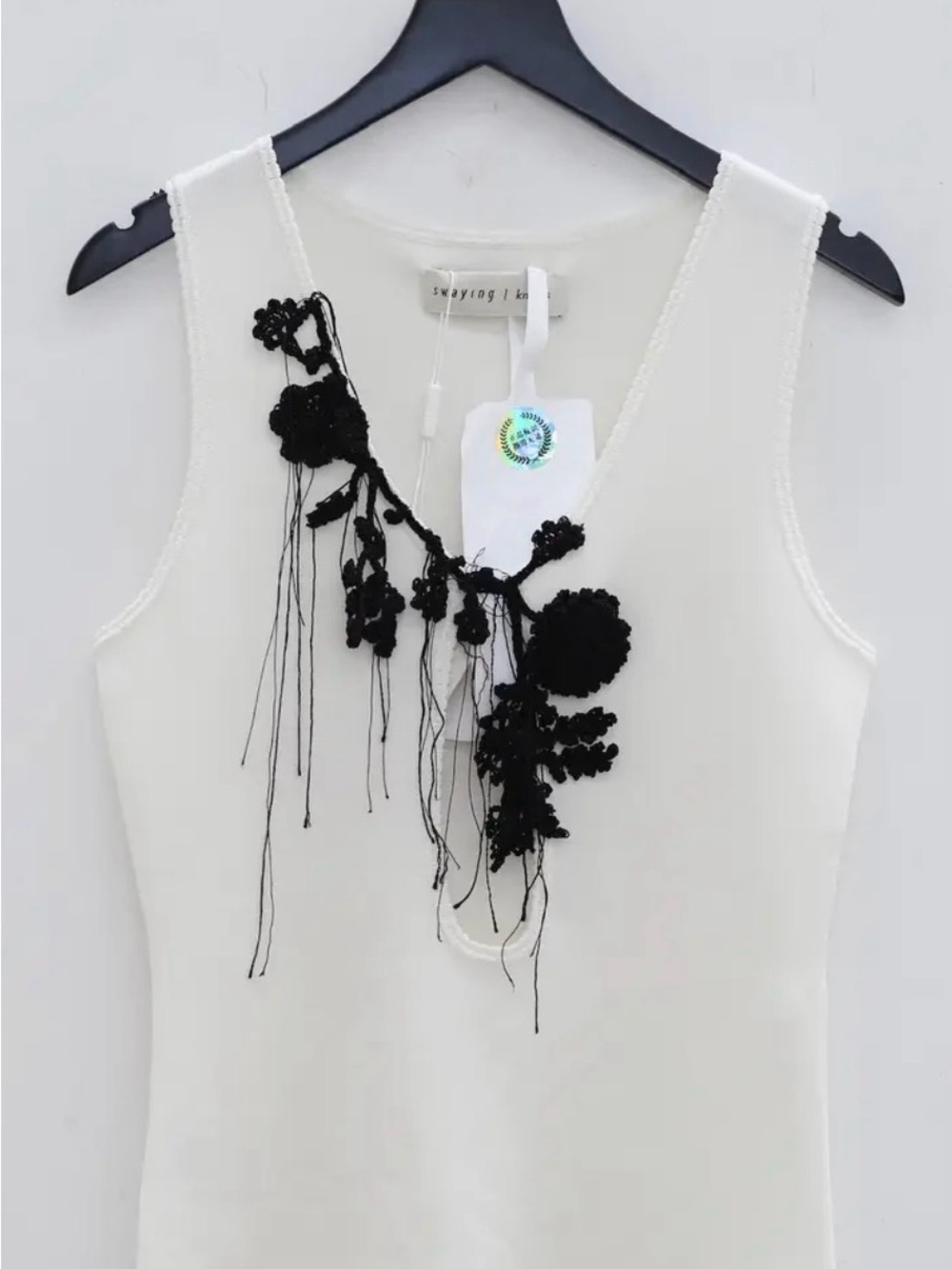 White V‑Neck Sleeveless Tank Top with Black Floral Appliqué